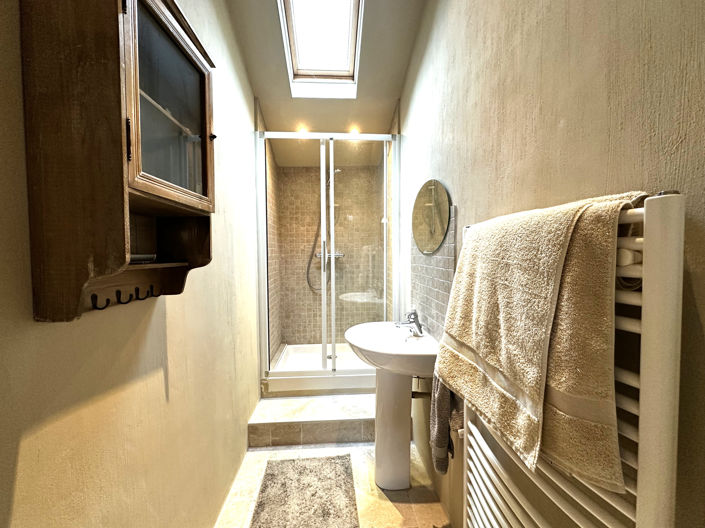 Image No.12-4 Bed House for sale