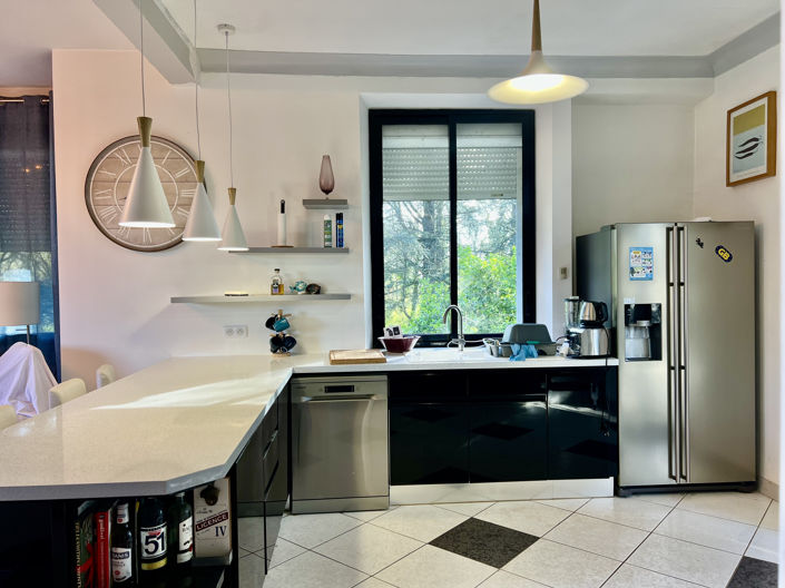 Image No.12-5 Bed House for sale