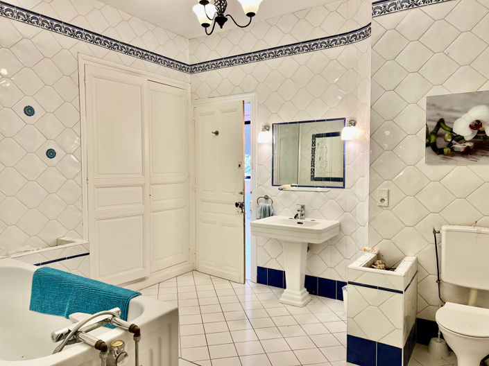 Image No.19-5 Bed House for sale