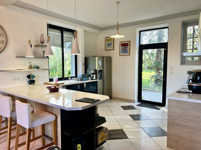 Image No.6-5 Bed House for sale