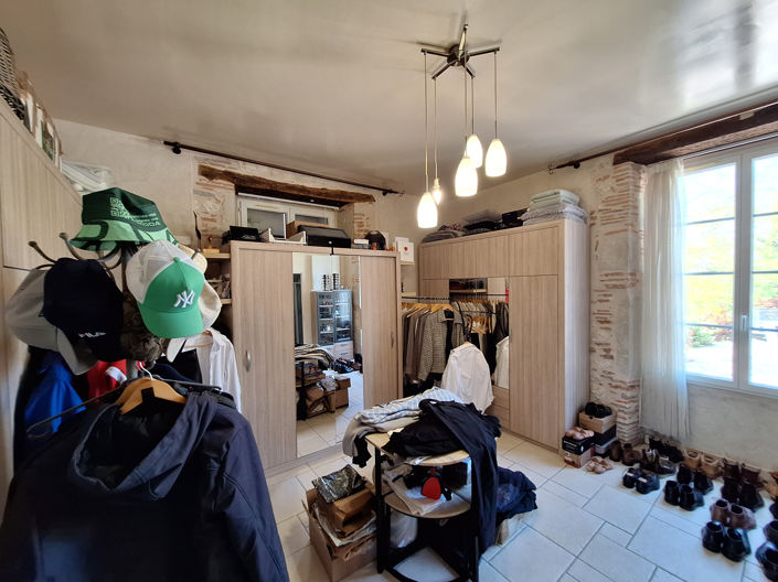 Image No.8-8 Bed House for sale