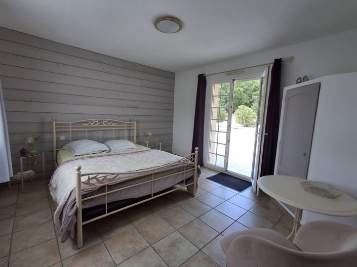 Image No.12-5 Bed House for sale