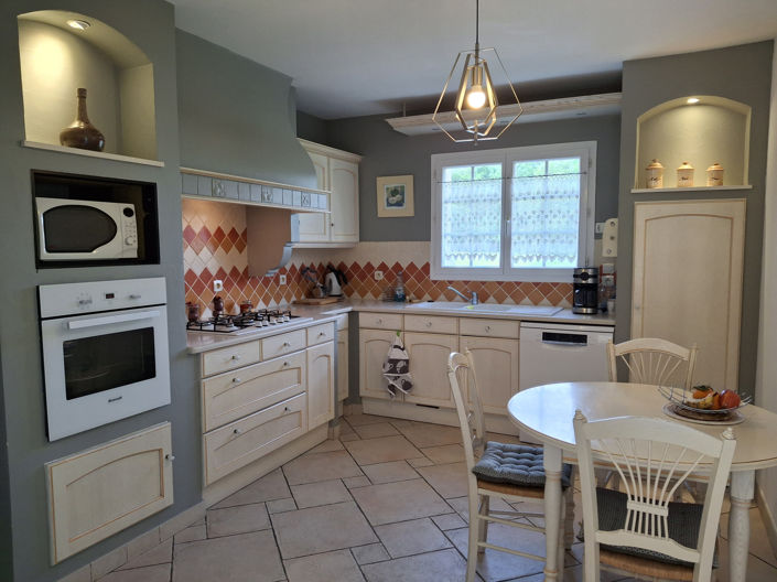 Image No.6-5 Bed House for sale