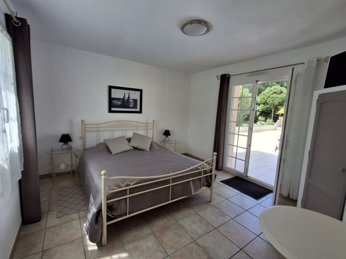 Image No.8-5 Bed House for sale