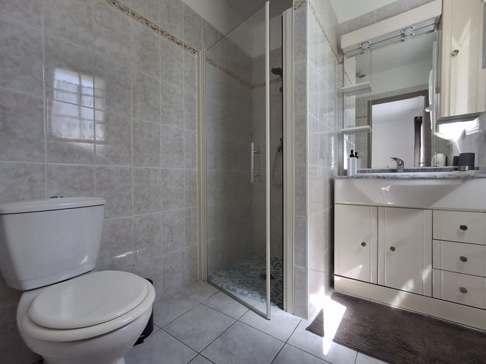 Image No.9-5 Bed House for sale