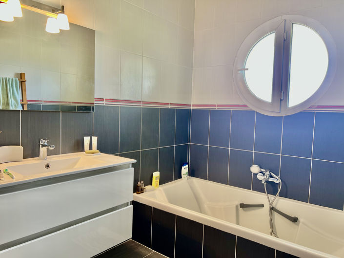 Image No.13-5 Bed House for sale