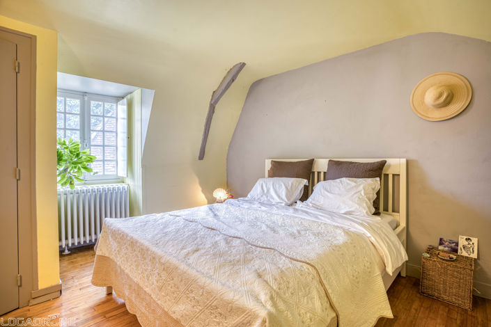 Image No.15-4 Bed House for sale