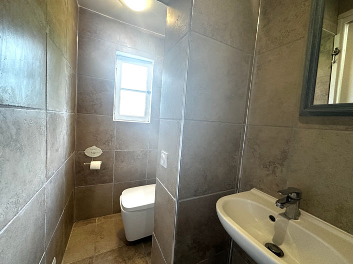 Image No.10-3 Bed House for sale