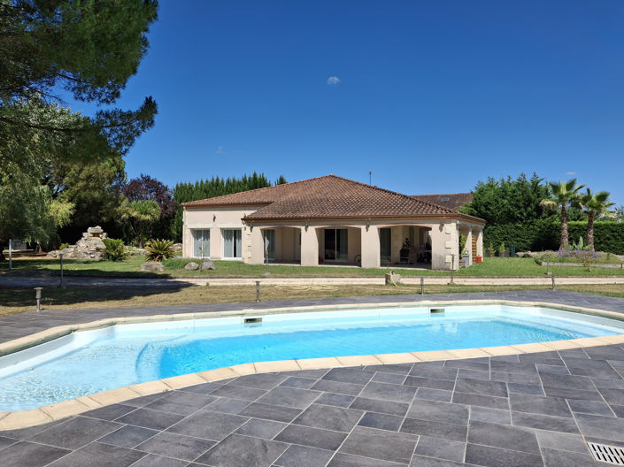 Image No.1-4 Bed House for sale
