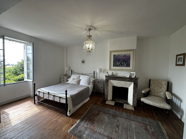 Image No.10-3 Bed House for sale