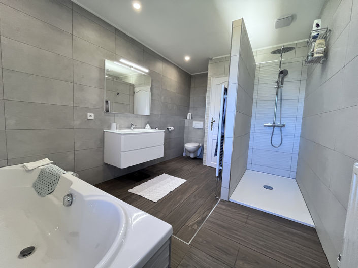 Image No.17-5 Bed House for sale