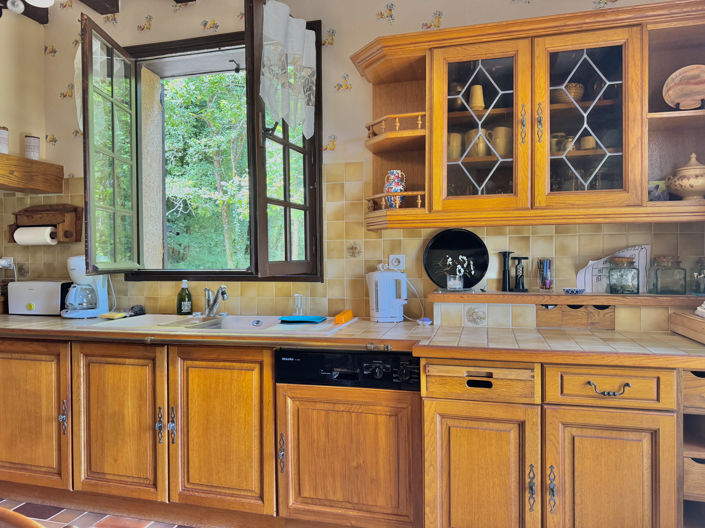 Image No.10-3 Bed House for sale