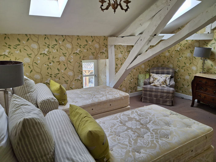 Image No.10-8 Bed House for sale