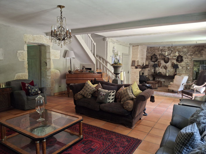 Image No.4-8 Bed House for sale