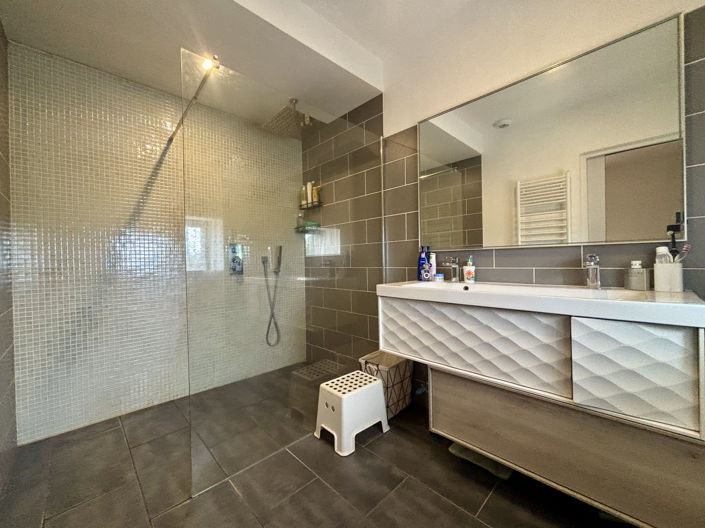 Image No.17-7 Bed House for sale