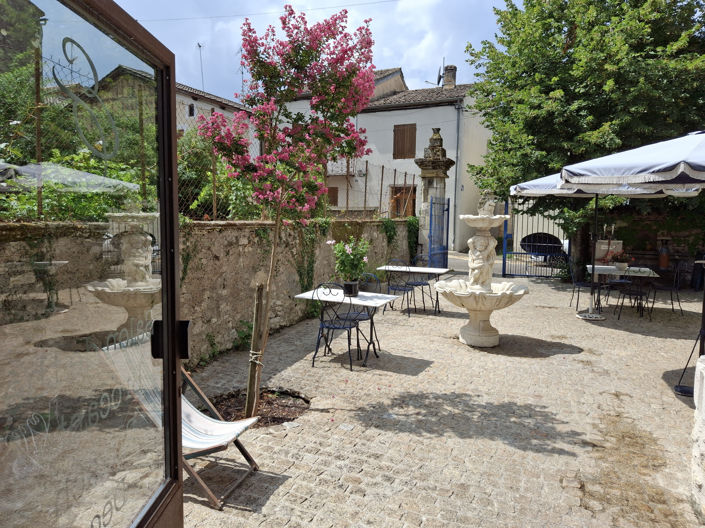 Image No.21-8 Bed House for sale