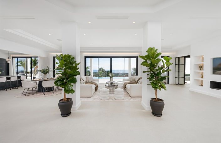 Image No.1-8 Bed Villa for sale