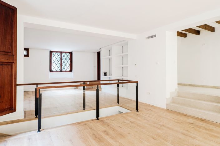 Image No.8-2 Bed House for sale