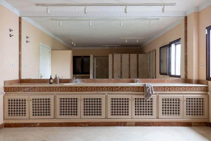 Image No.24-13 Bed Villa for sale
