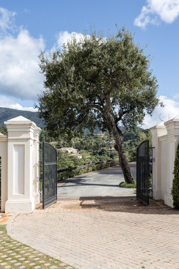 Image No.16-10 Bed Villa for sale