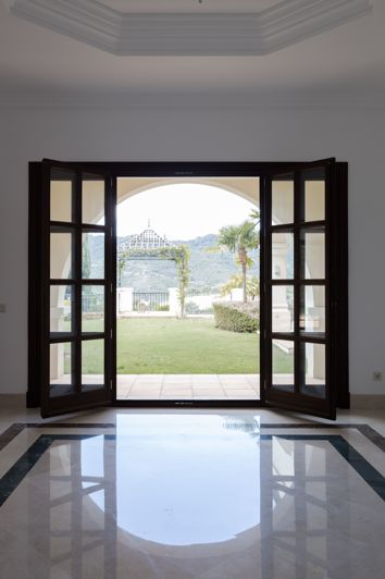 Image No.17-10 Bed Villa for sale