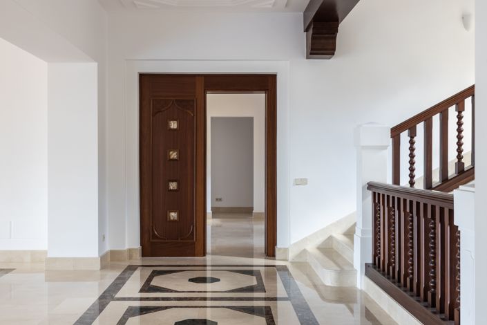 Image No.11-10 Bed Villa for sale