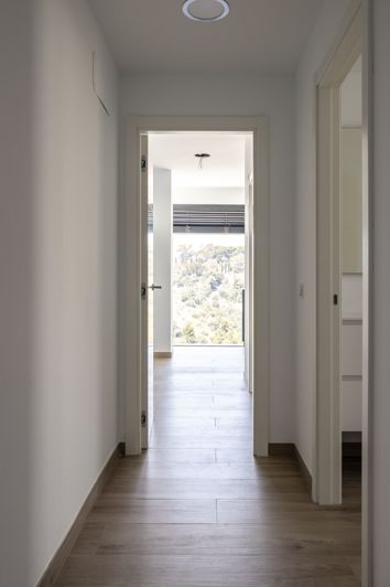 Image No.18-5 Bed Villa for sale