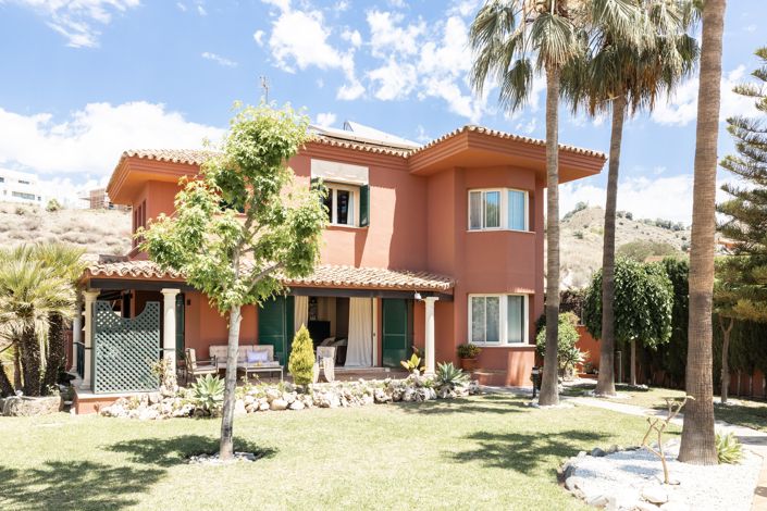 Image No.1-6 Bed Villa for sale