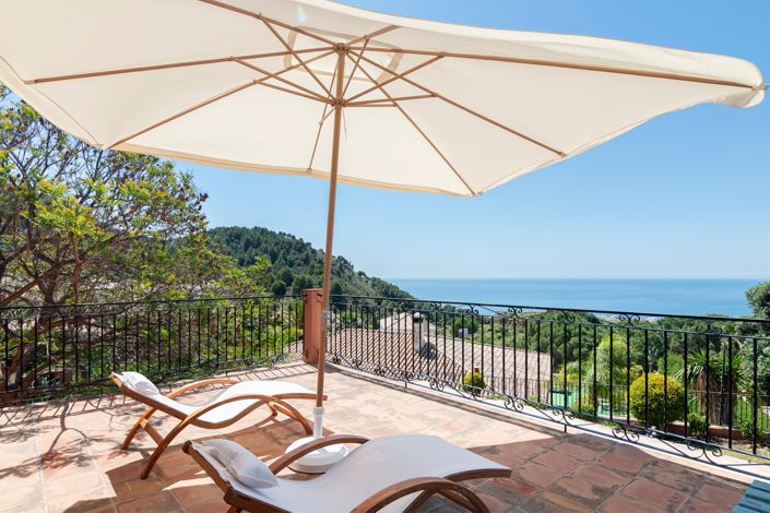 Image No.1-4 Bed Villa for sale
