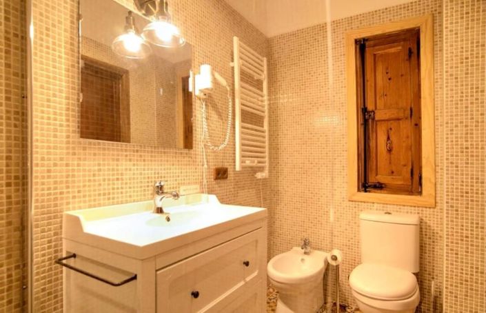 Image No.13-6 Bed Townhouse for sale