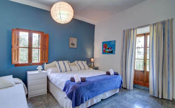 Image No.16-6 Bed Townhouse for sale