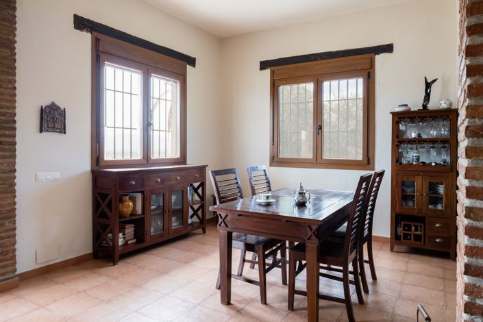 Image No.12-3 Bed House for sale