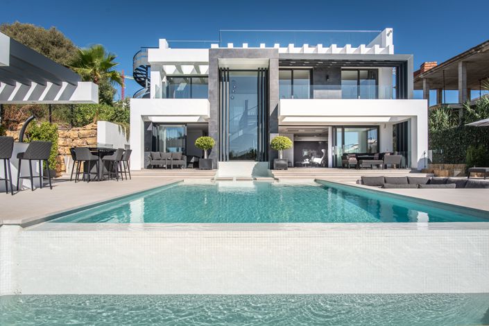 Image No.1-6 Bed Villa for sale