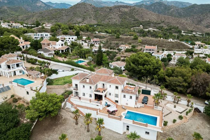 Image No.1-5 Bed House for sale
