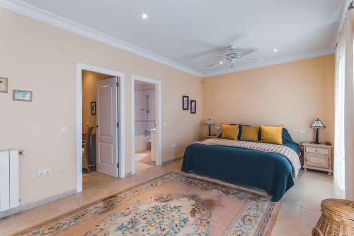 Image No.16-5 Bed House for sale