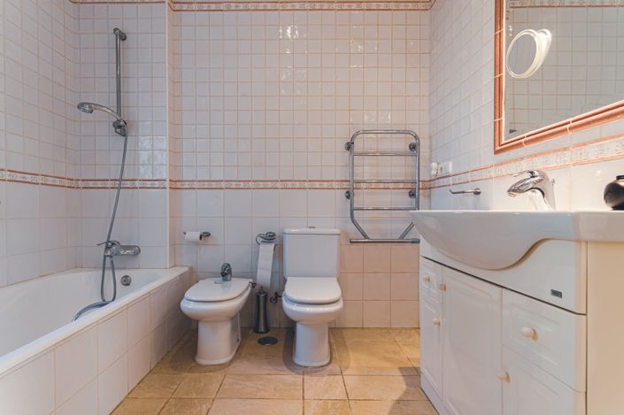 Image No.19-5 Bed House for sale