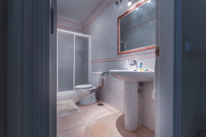 Image No.24-5 Bed House for sale