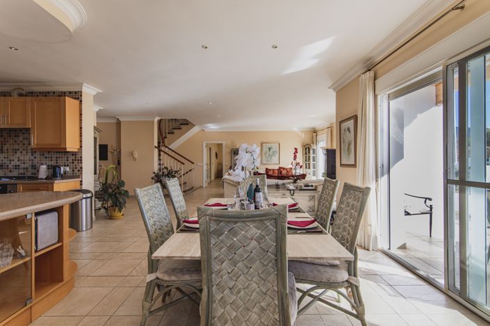 Image No.8-5 Bed House for sale