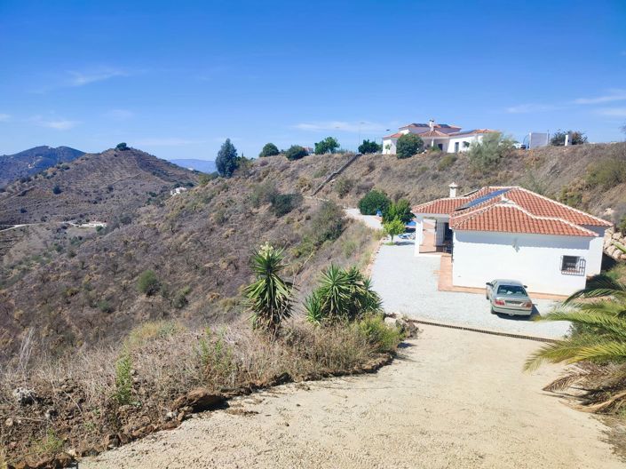 Image No.4-9 Bed House for sale