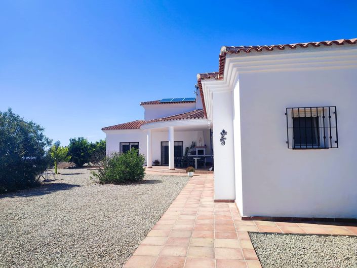 Image No.1-9 Bed House for sale