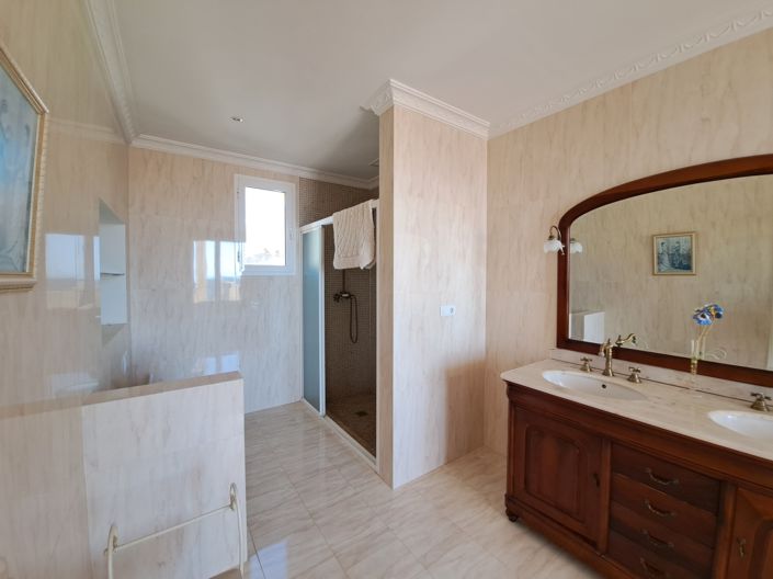 Image No.15-6 Bed Villa for sale