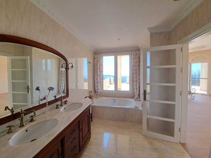 Image No.26-6 Bed Villa for sale