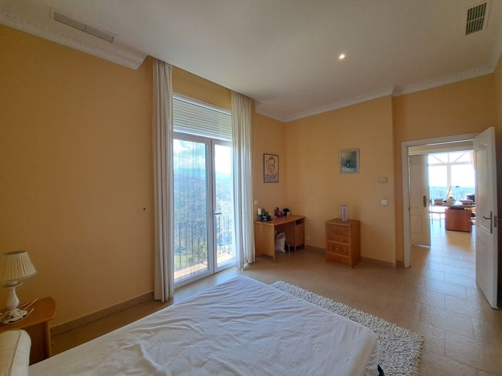 Image No.27-6 Bed Villa for sale