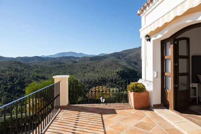 Image No.1-4 Bed House for sale