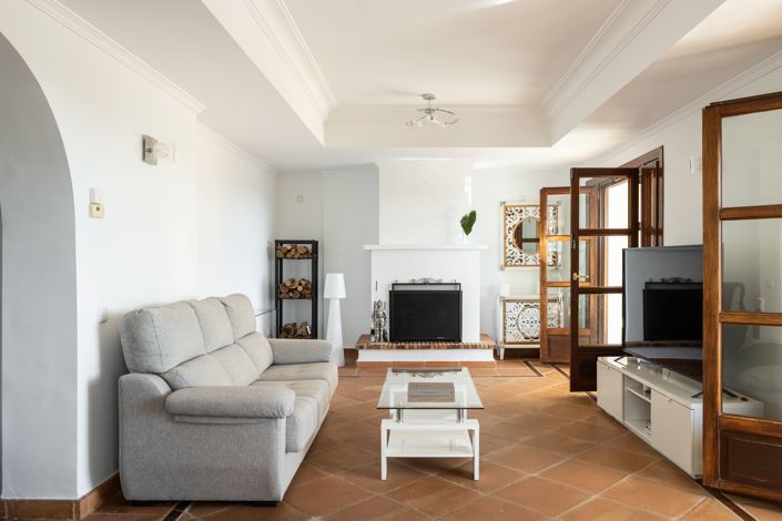 Image No.1-4 Bed House for sale
