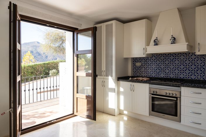 Image No.11-4 Bed House for sale