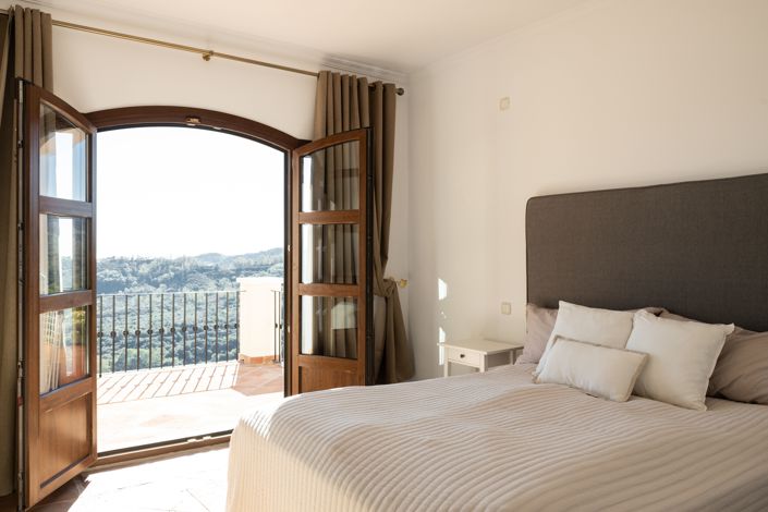 Image No.17-4 Bed House for sale