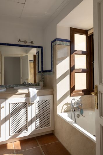 Image No.19-4 Bed House for sale