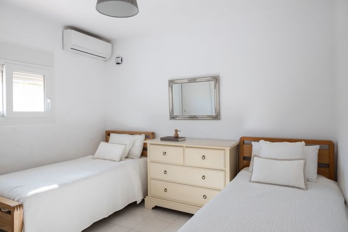 Image No.10-5 Bed Villa for sale