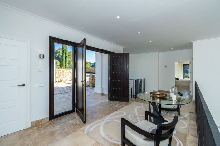 Image No.2-4 Bed Villa for sale